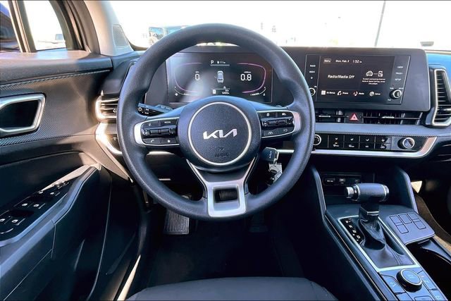 Used 2024 Kia Sportage LX image 8