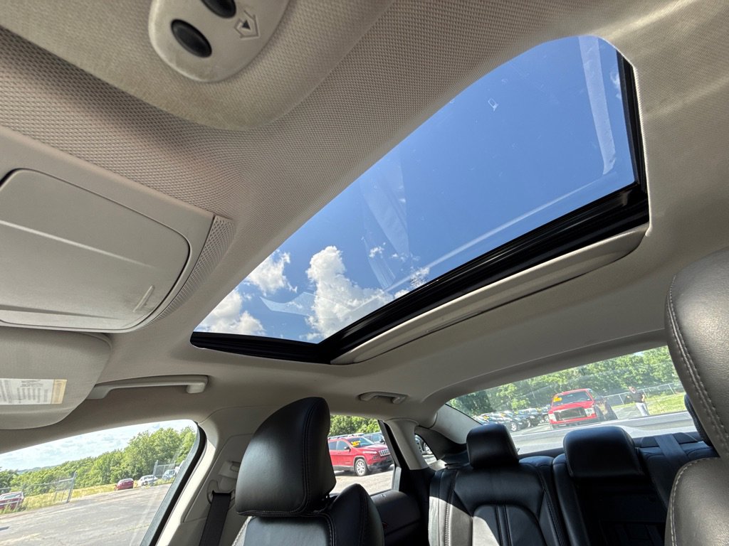 Used 2013 Lincoln MKZ FWD image 14