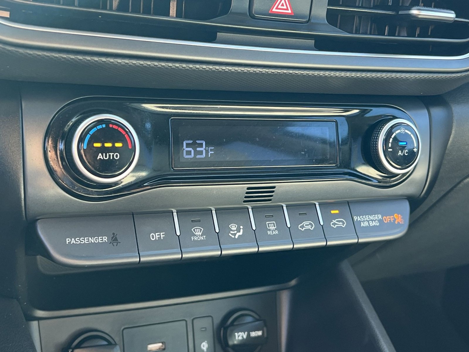 Used 2023 Hyundai Kona Limited AWD/4WD image 29