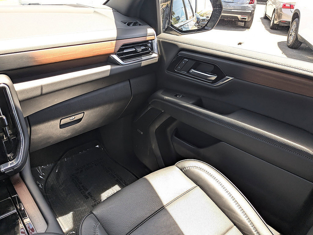 Certified 2025 GMC Yukon Denali AWD/4WD image 16