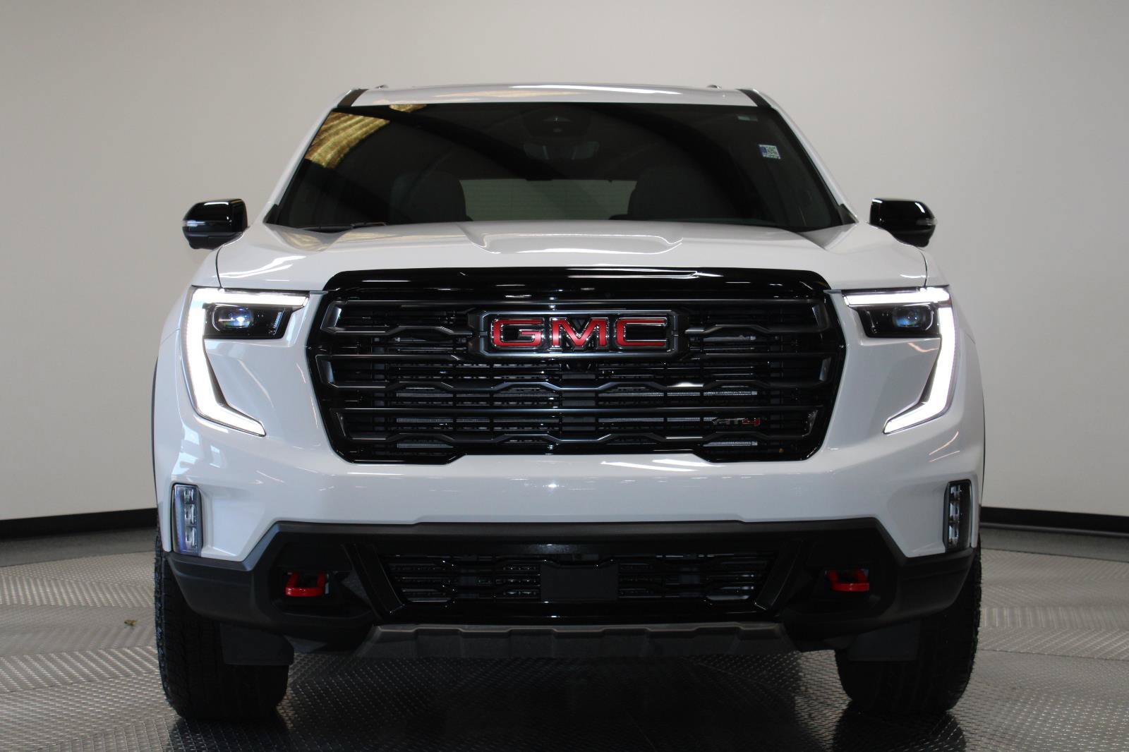 Used 2026 GMC Acadia AT4 w/ Luxury Package AWD/4WD image 2
