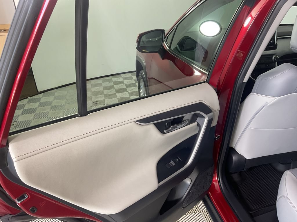 Used 2021 Toyota RAV4 Limited AWD/4WD image 16