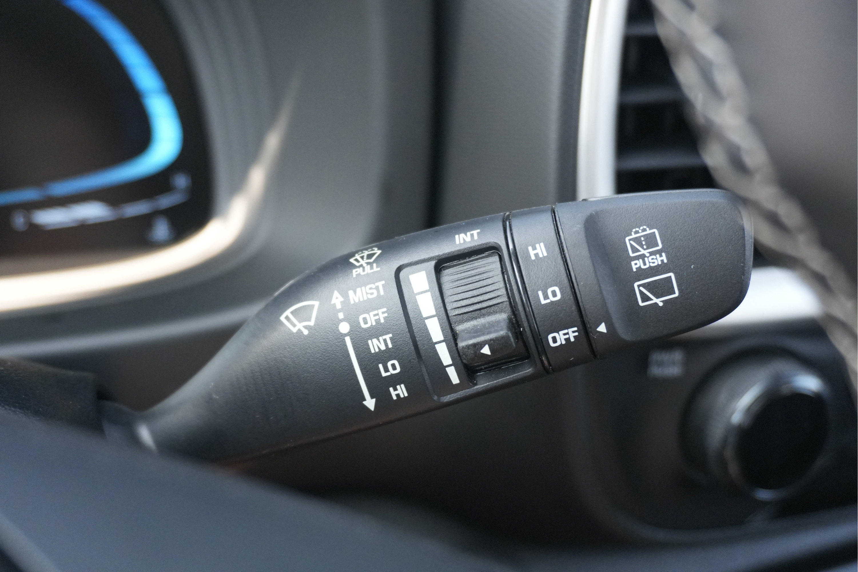 Used 2025 Hyundai Venue SEL FWD image 38