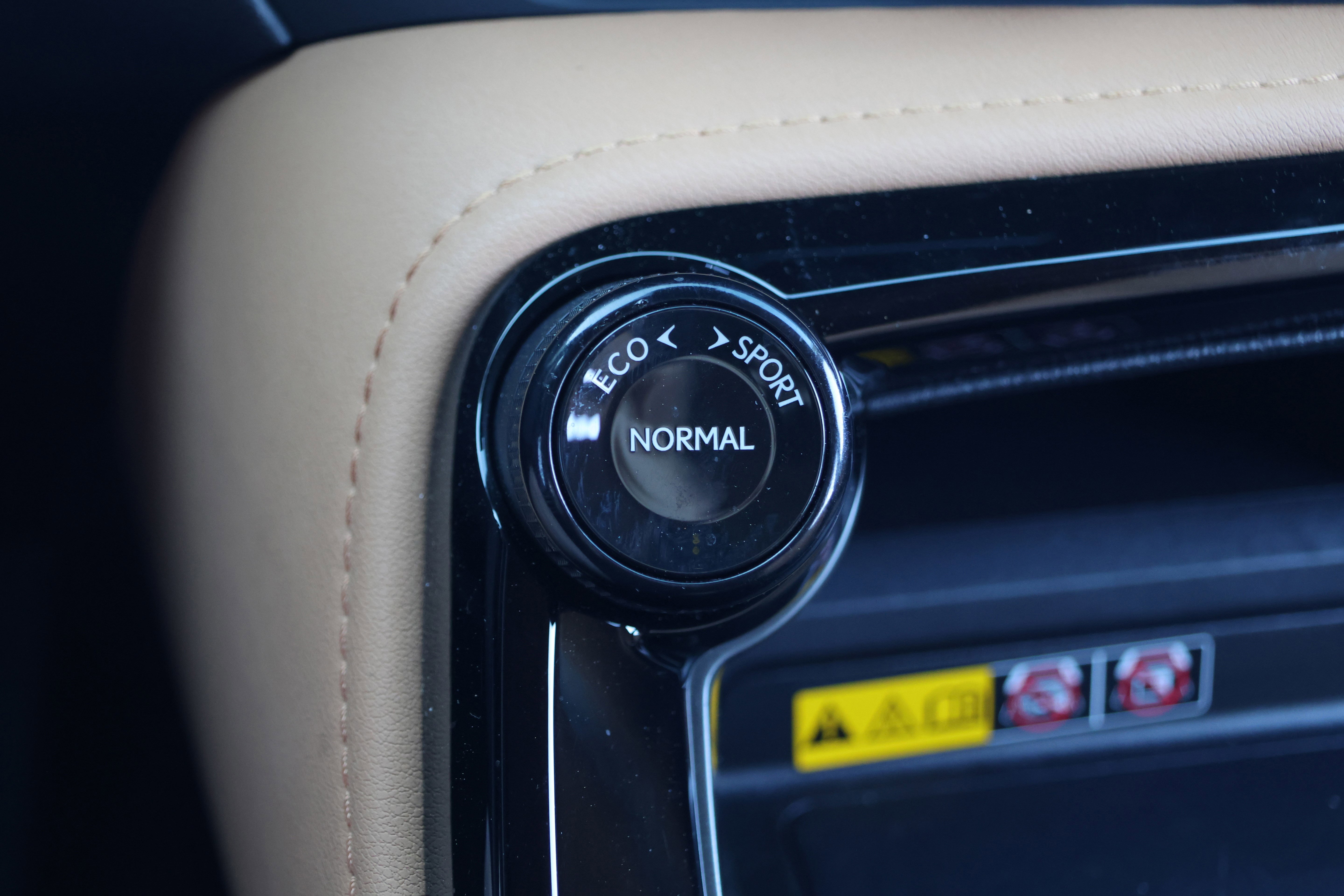 Used 2025 Lexus NX 250 FWD w/ Towing Package (2000 Lbs) image 28