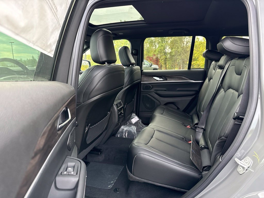 New 2027 Jeep Grand Cherokee Limited AWD/4WD image 23