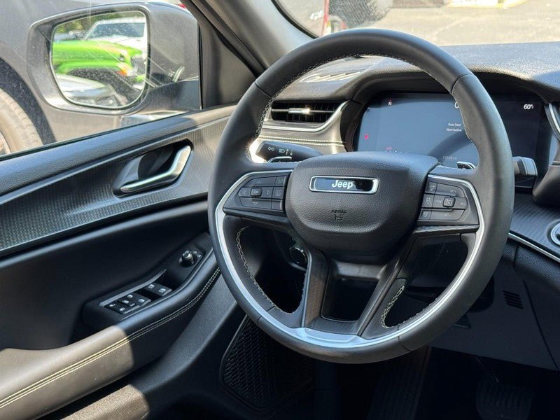 Used 2024 Jeep Grand Cherokee Laredo X AWD/4WD image 14