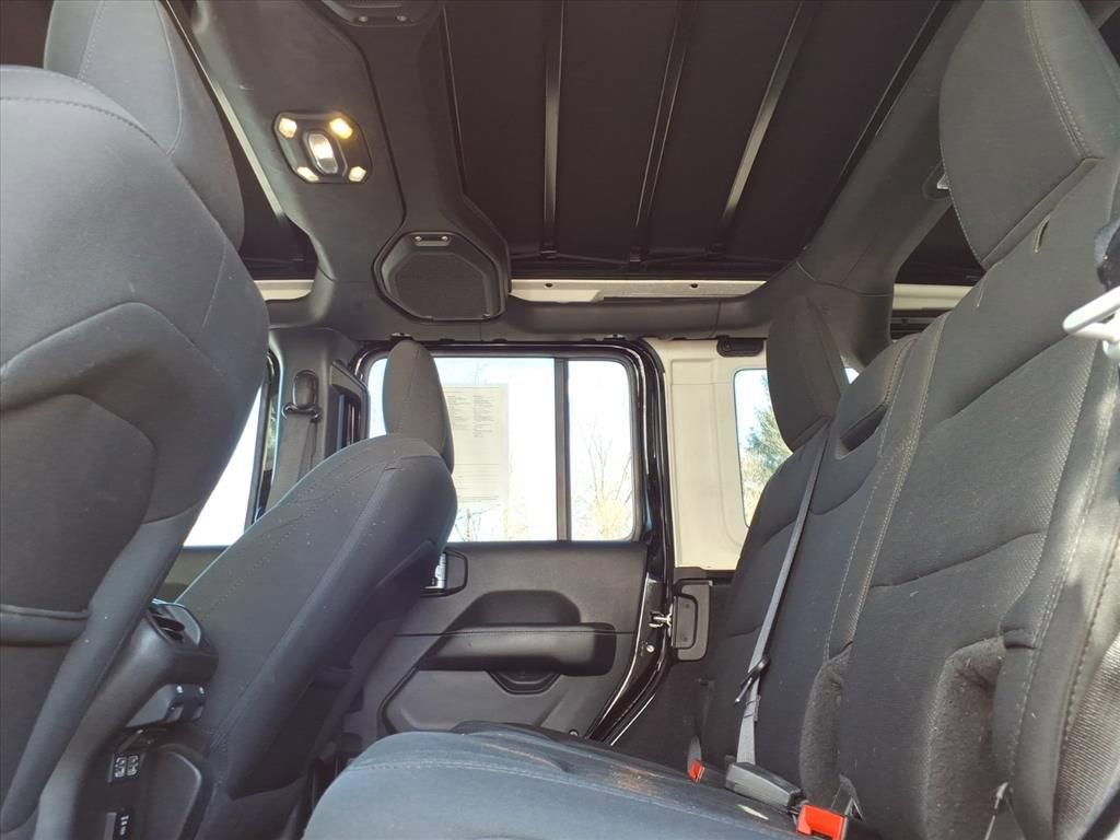 Used 2020 Jeep Wrangler Unlimited Sahara AWD/4WD image 15