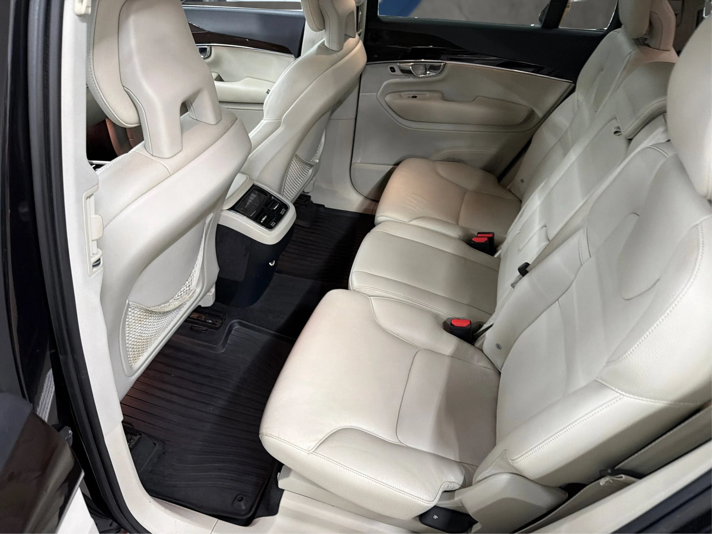 Used 2017 Volvo XC90 T6 Momentum w/ Vision Package AWD/4WD image 14