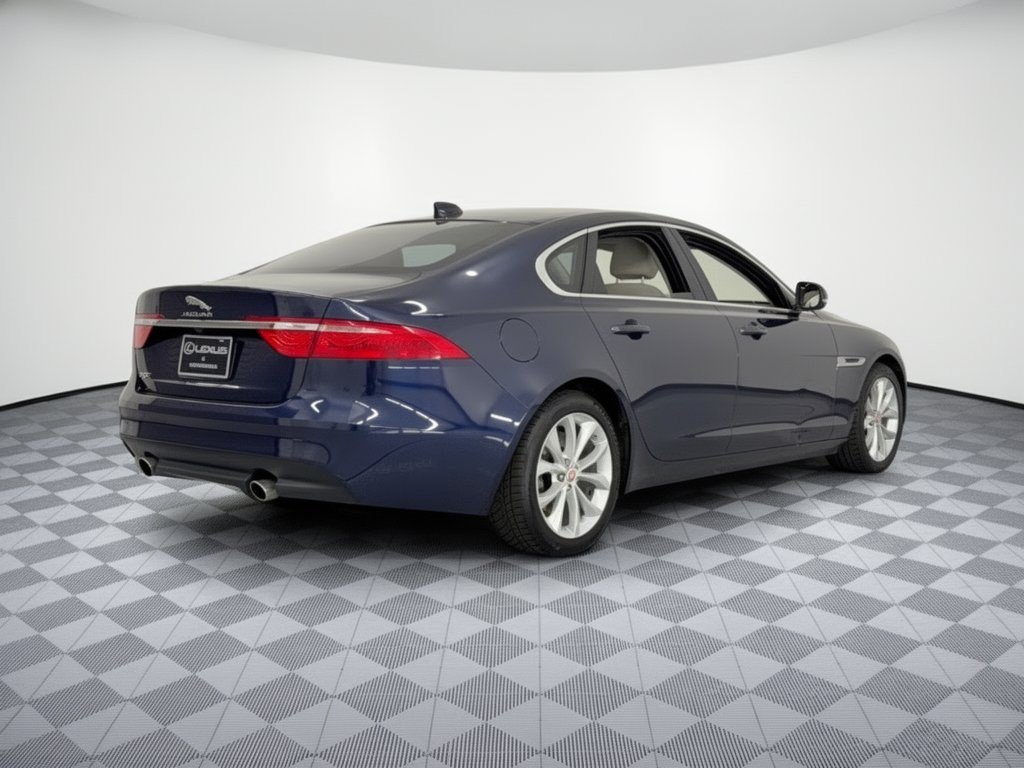 Used 2018 Jaguar XF Premium RWD image 9