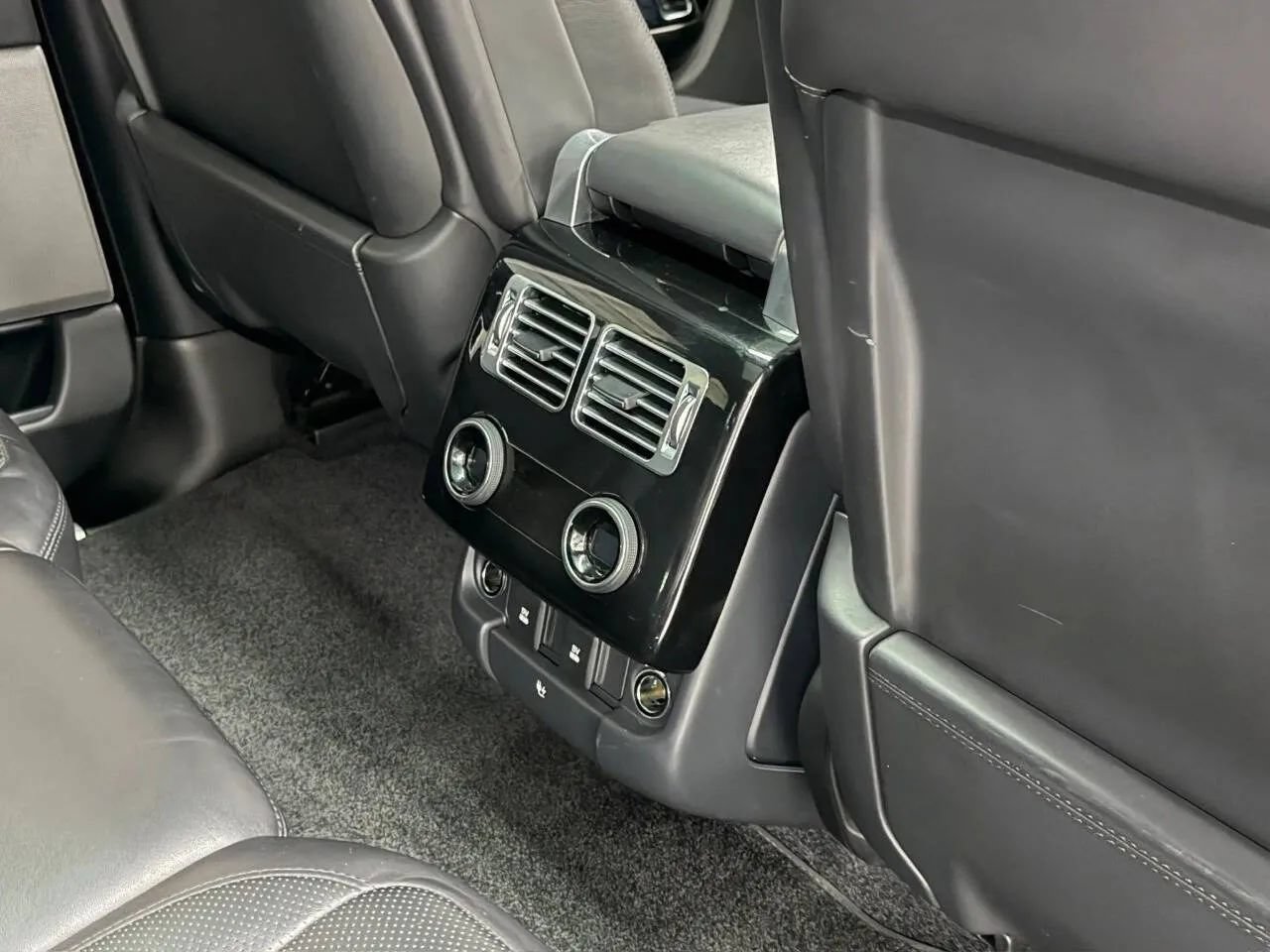 Used 2018 Land Rover Range Rover Supercharged AWD/4WD image 31