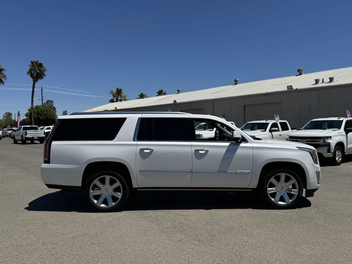 Used 2018 Cadillac Escalade ESV Premium Luxury AWD/4WD image 10