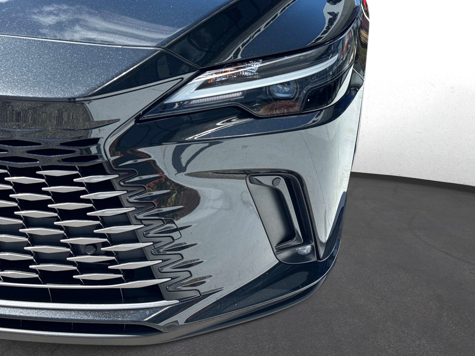 Used 2024 Lexus RX 350 Premium w/ Accessory Package (Z1) FWD image 9