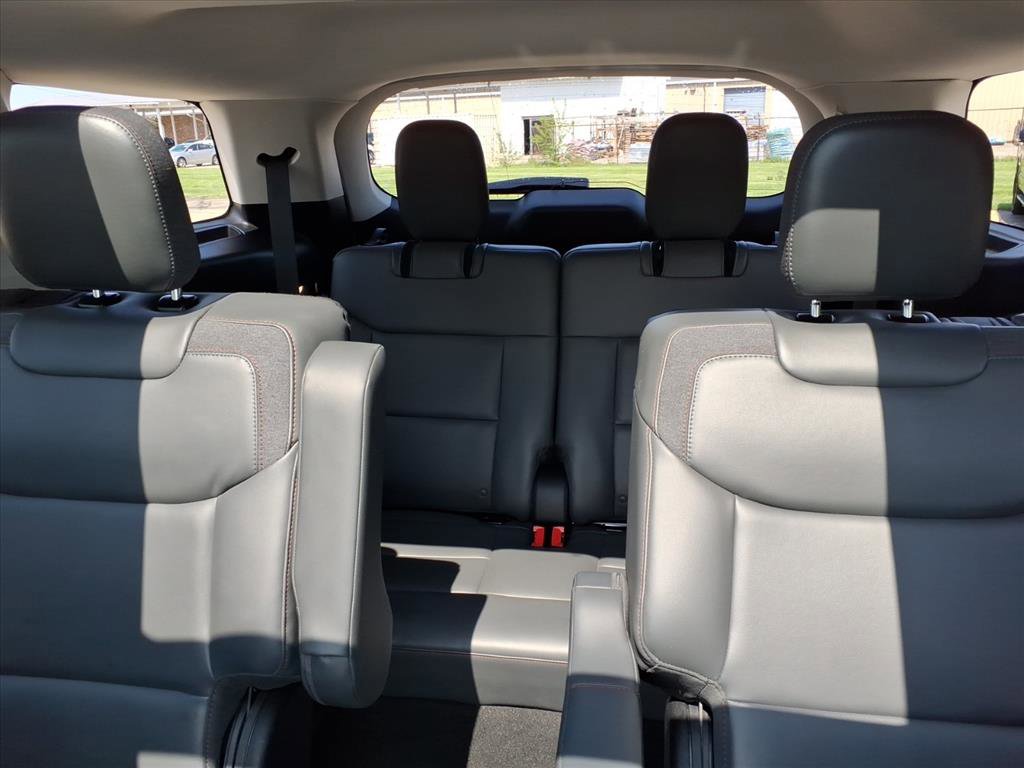 Used 2025 Ford Explorer Active w/ Active Comfort Package AWD/4WD image 14