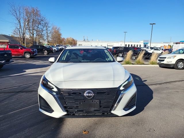 Used 2023 Nissan Altima 2.5 SV image 9