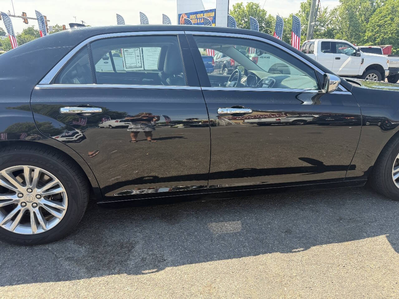Used 2017 Chrysler 300 C RWD image 16