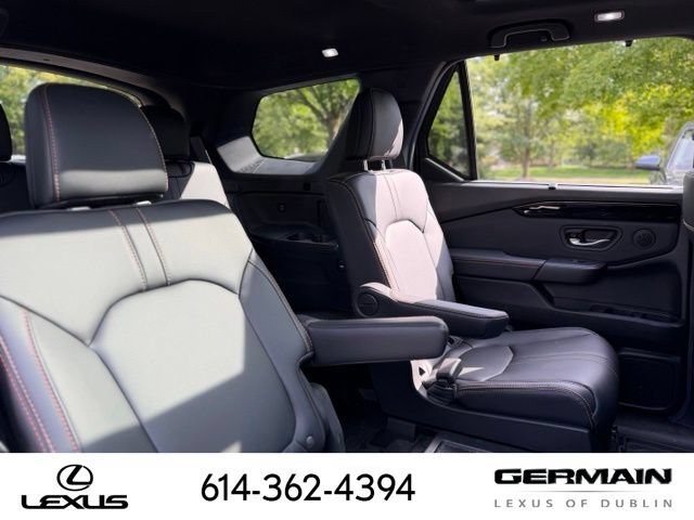 Used 2025 Honda Pilot TrailSport image 17