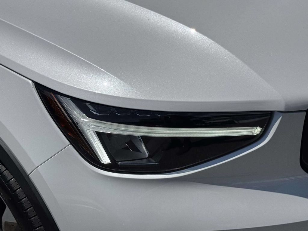 Certified 2024 Volvo XC40 B5 Plus w/ Protection Package Premier AWD/4WD image 11