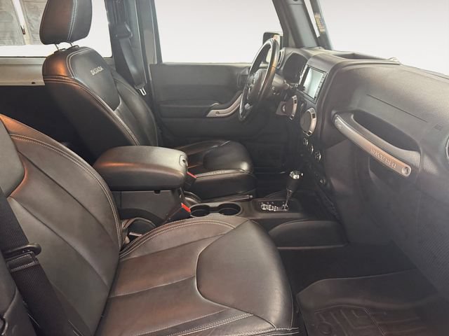 Used 2017 Jeep Wrangler Sahara w/ Connectivity Group AWD/4WD image 4