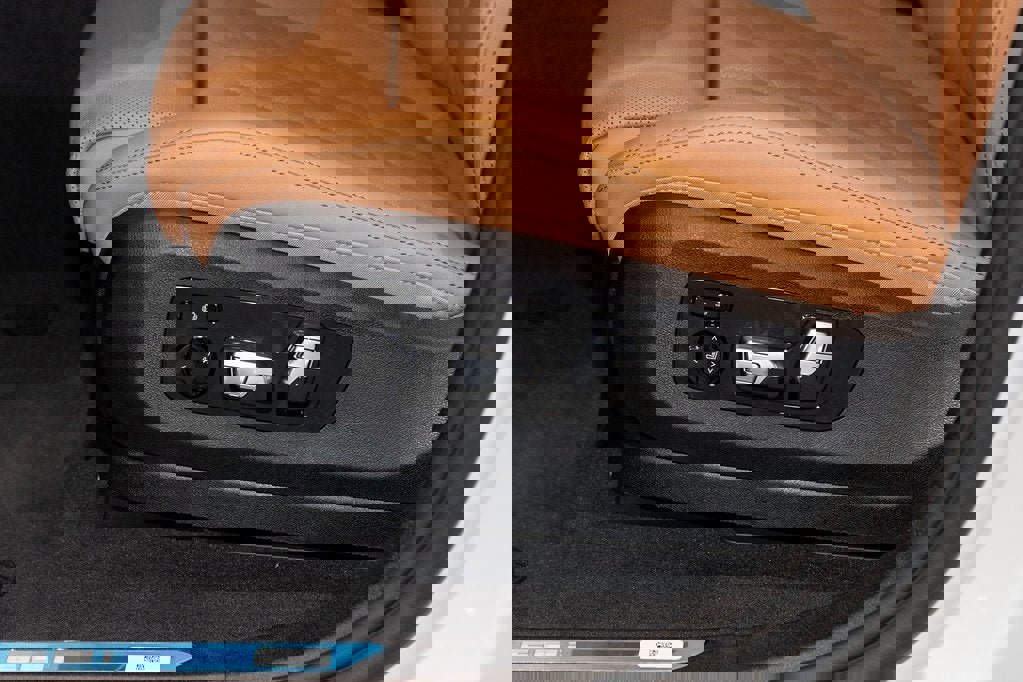 New 2026 BMW X6 M60i image 17