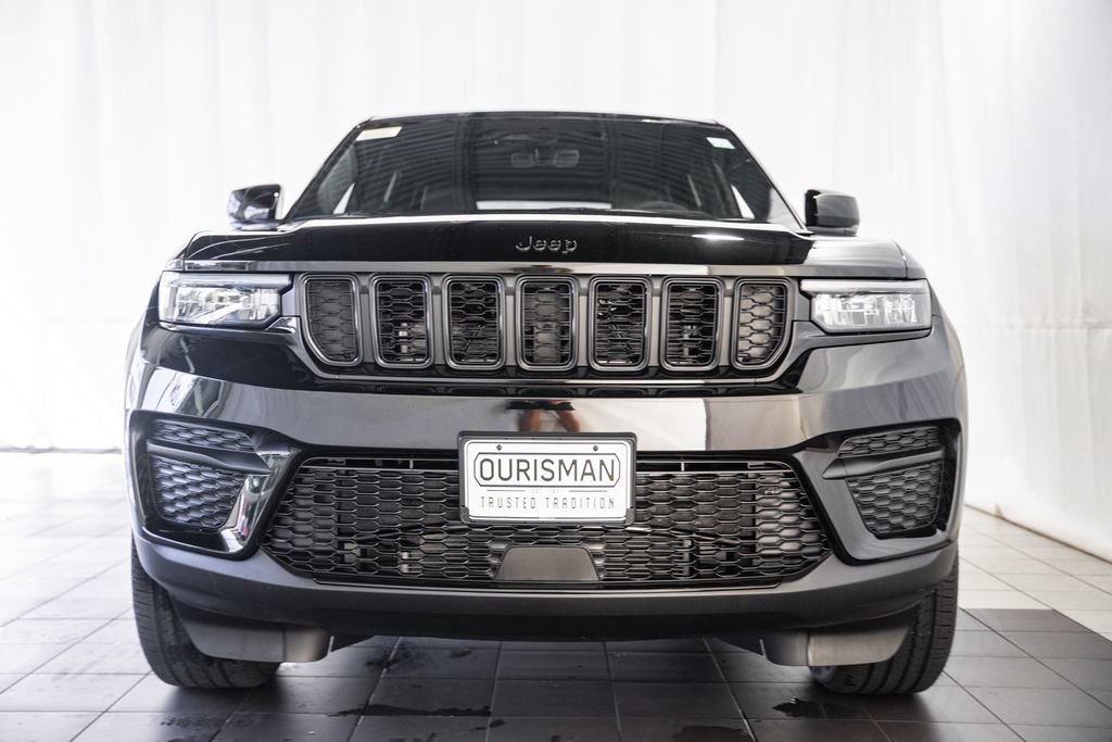 New 2025 Jeep Grand Cherokee Altitude image 2