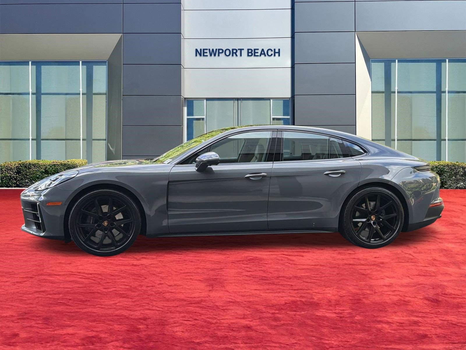 Used 2025 Porsche Panamera image 2