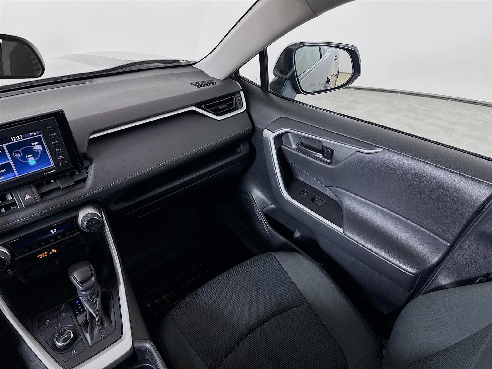 Used 2021 Toyota RAV4 LE image 23