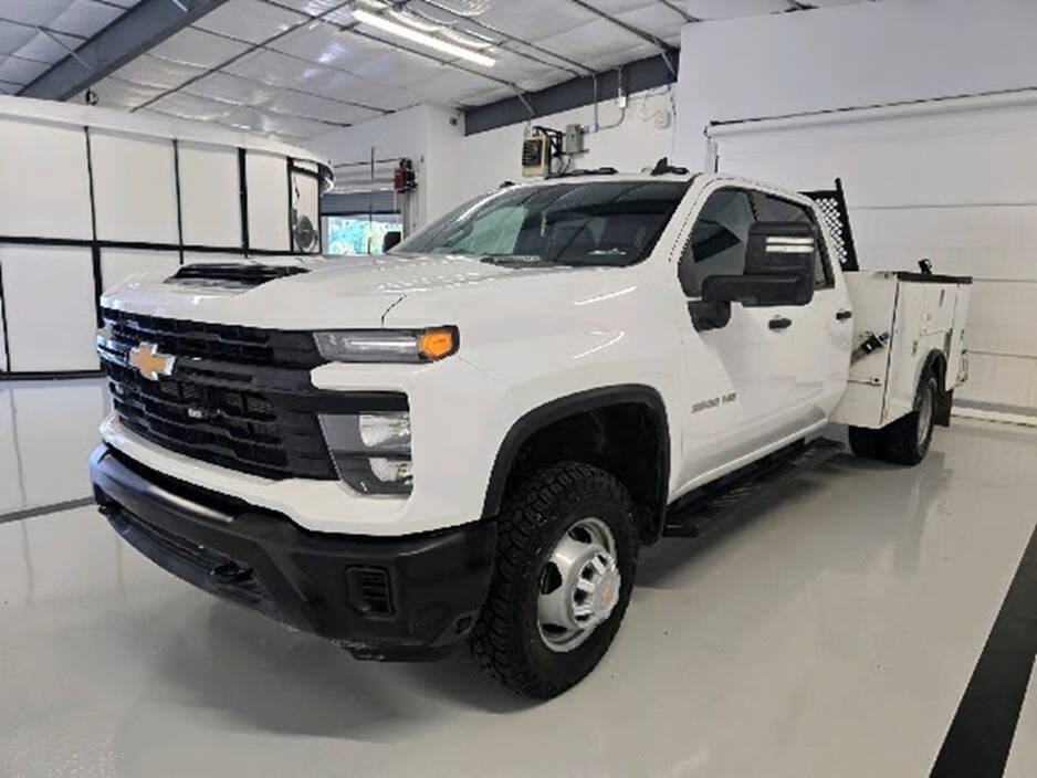 Used 2024 Chevrolet Silverado 3500 W/T w/ Snow Plow Prep Package AWD/4WD image 5