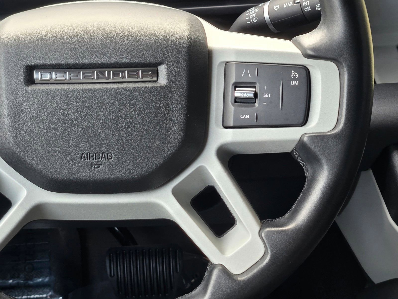 Used 2023 Land Rover Defender 130 SE AWD/4WD image 16