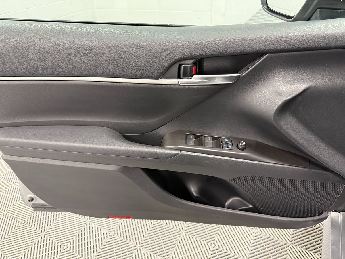 Used 2022 Toyota Camry LE FWD image 10