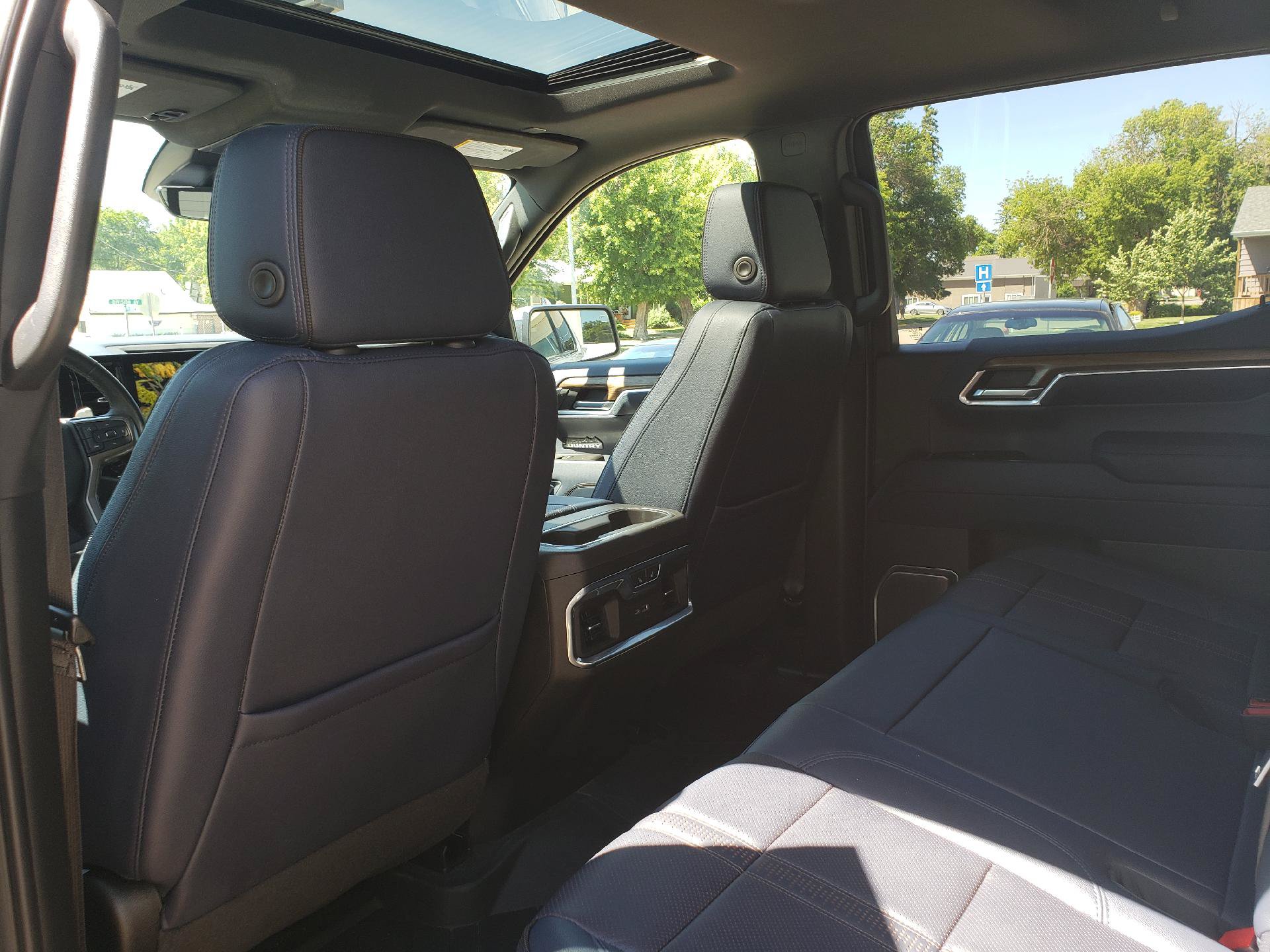 Used 2022 Chevrolet Silverado 1500 High Country w/ High Country Premium Package AWD/4WD image 12