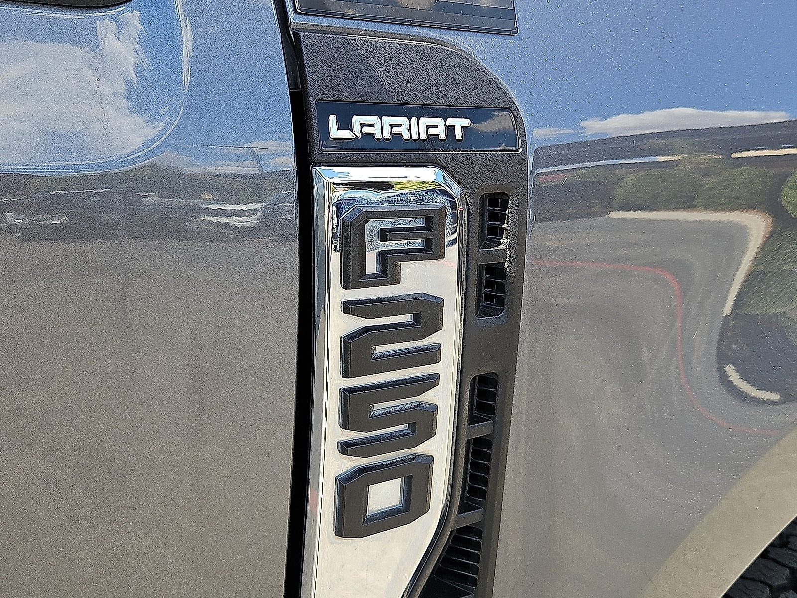 Used 2023 Ford F250 Lariat w/ Lariat Ultimate Package AWD/4WD image 9