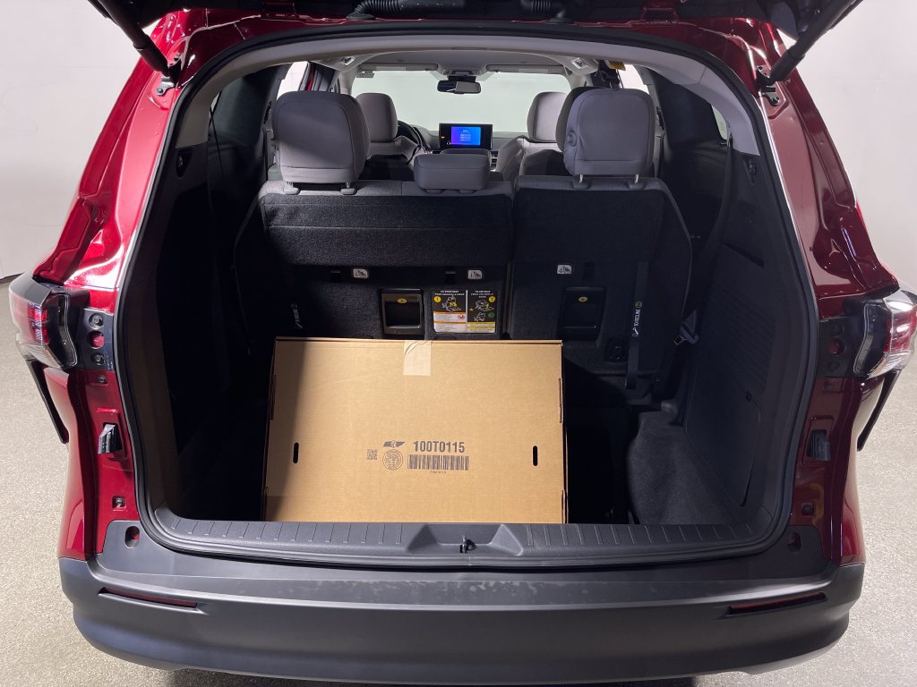 New 2026 Toyota Sienna LE FWD image 10