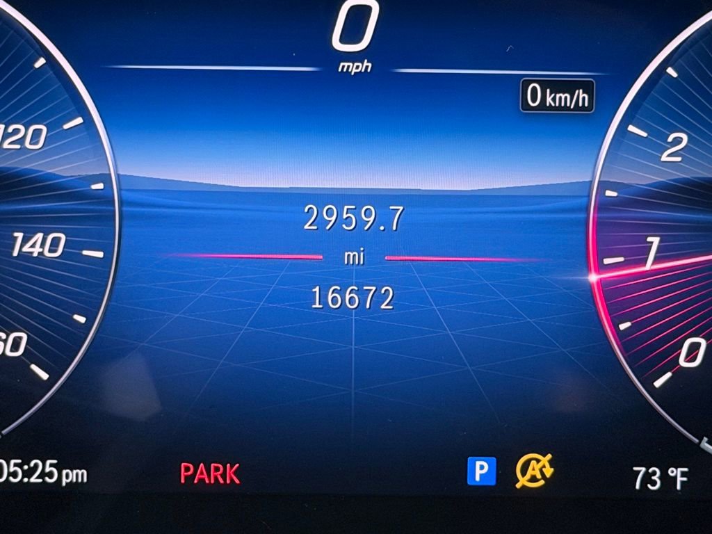 Used 2025 Mercedes-Benz GLC 300 4MATIC image 18