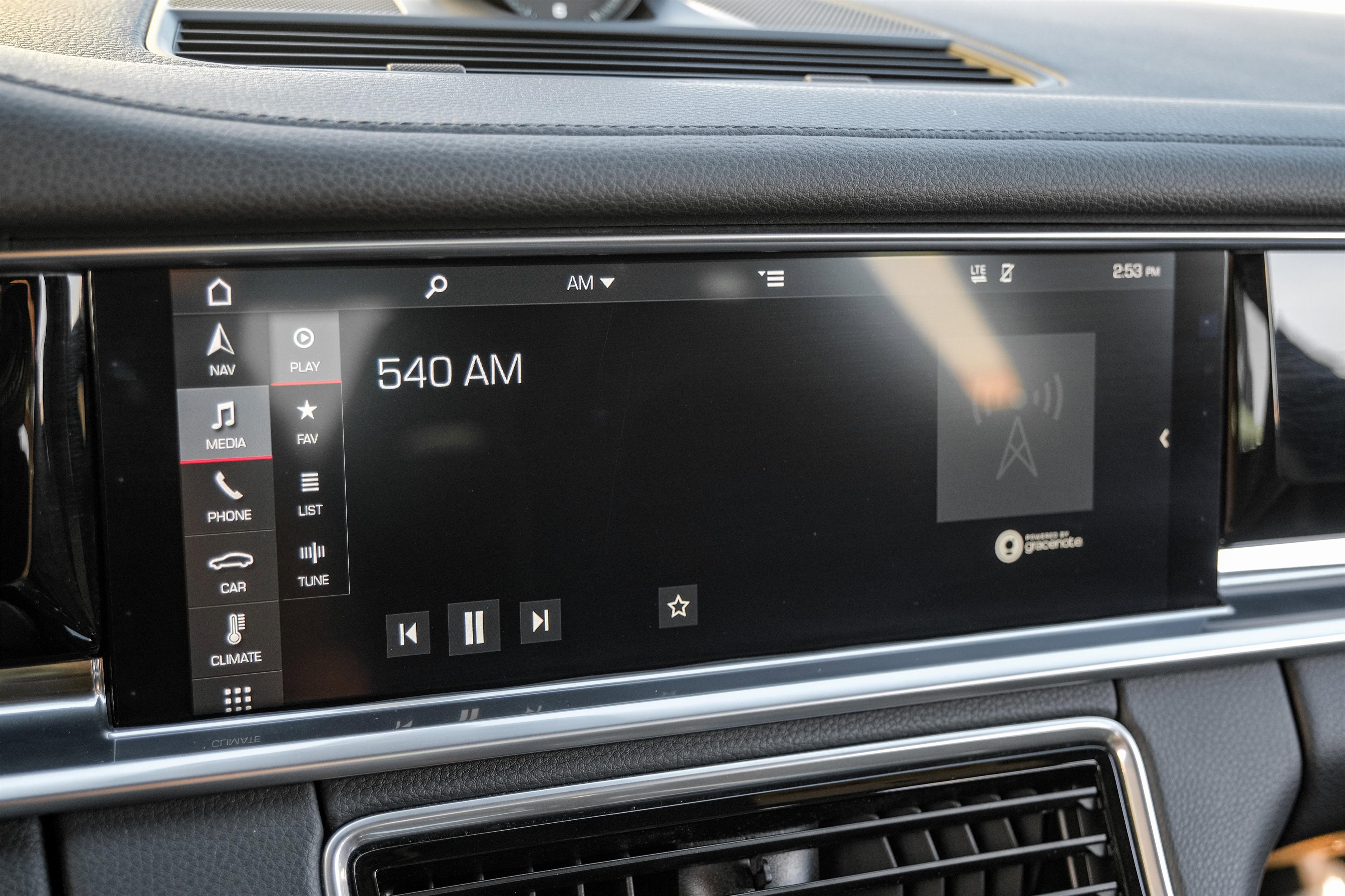 Used 2018 Porsche Panamera image 29