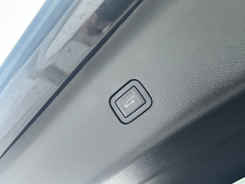 Used 2024 Buick Enclave Essence w/ Sport Touring Edition image 31