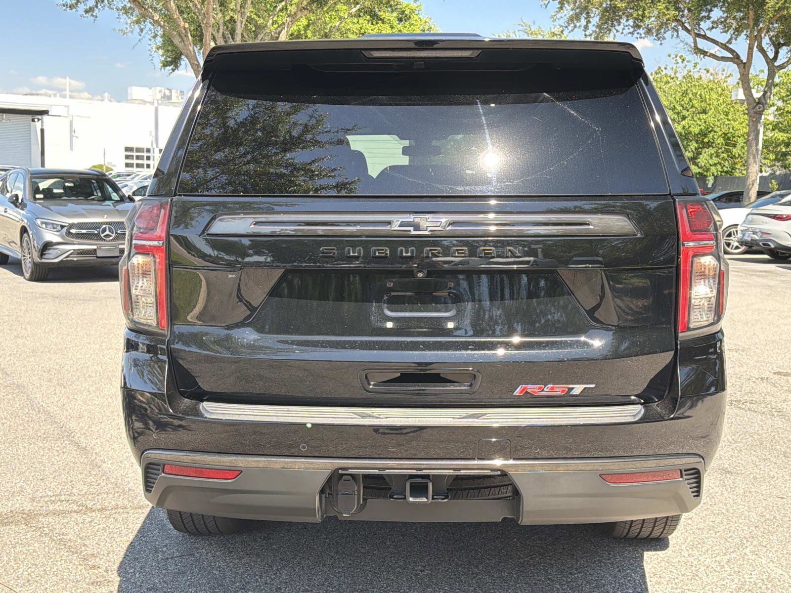 Used 2021 Chevrolet Suburban RST w/ Luxury Package AWD/4WD image 4