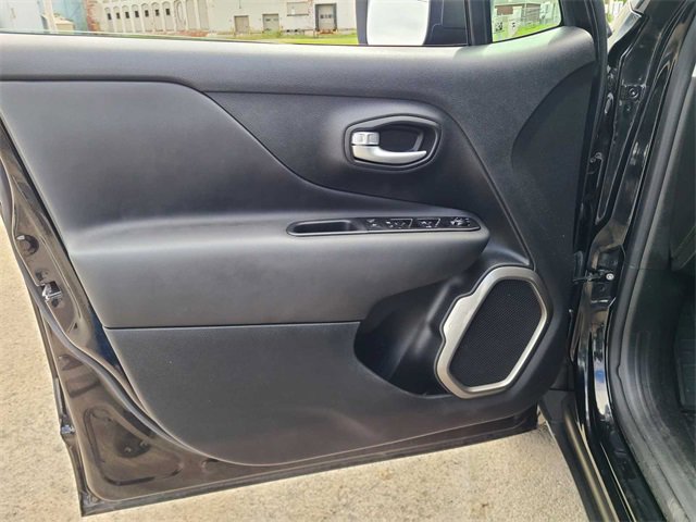 Used 2023 Jeep Renegade Latitude w/ Premium Group image 15