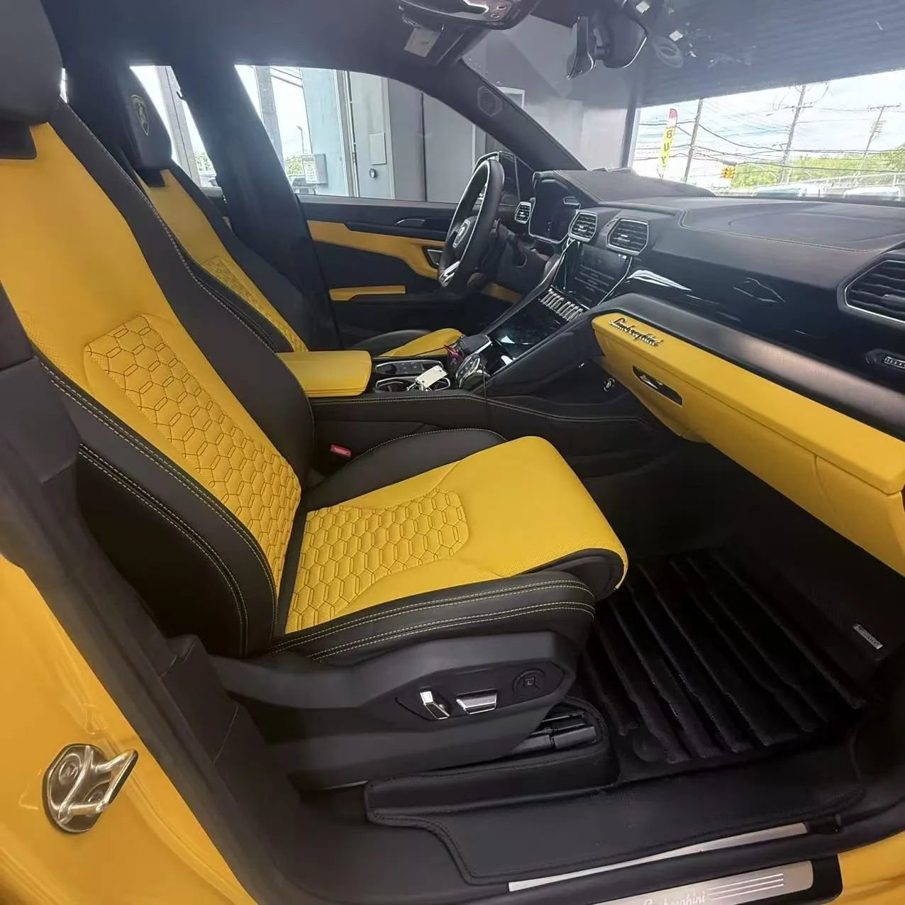 Used 2022 Lamborghini Urus image 23