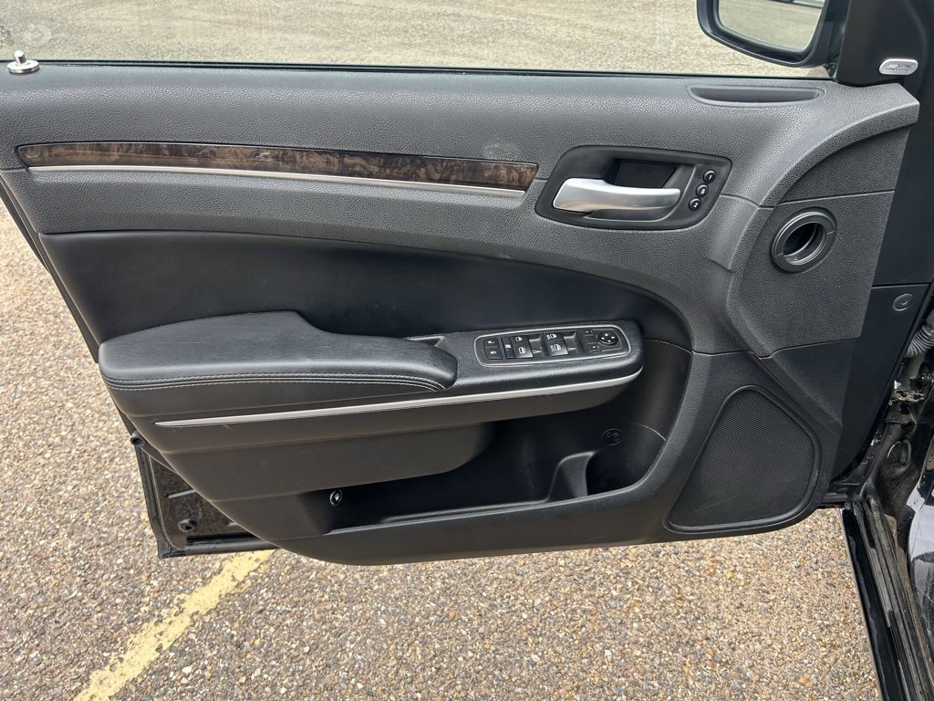 Used 2019 Chrysler 300 Limited image 10