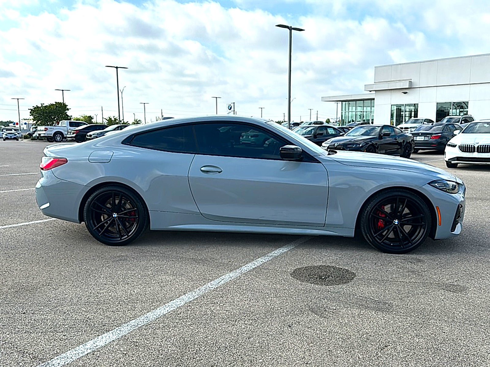 Used 2024 BMW 430i Coupe w/ M Sport Package RWD image 9