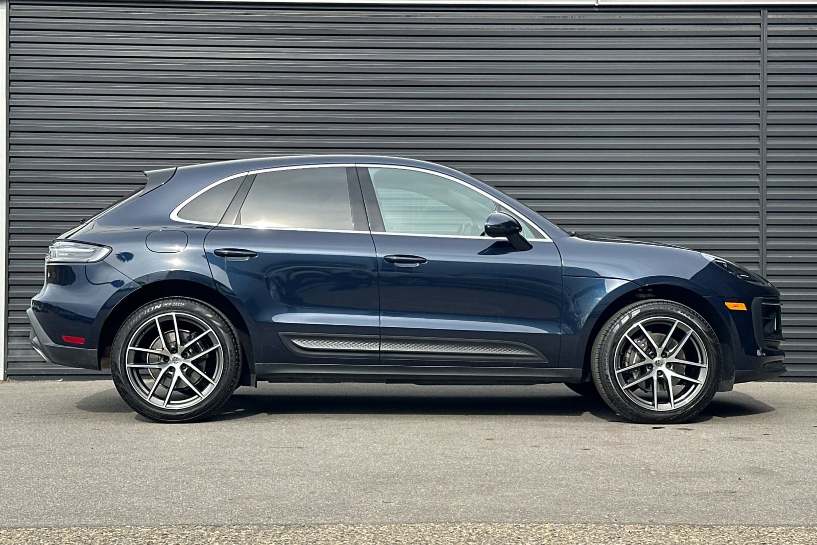 Certified 2023 Porsche Macan Turbo image 9