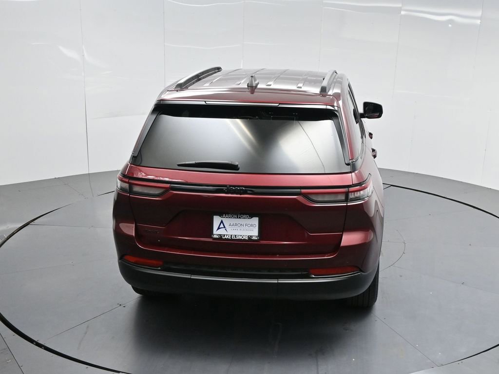 Used 2024 Jeep Grand Cherokee Altitude image 44