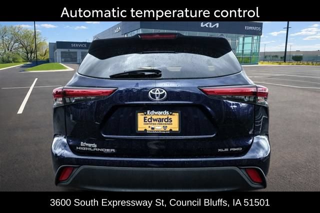 Used 2021 Toyota Highlander XLE AWD/4WD image 9