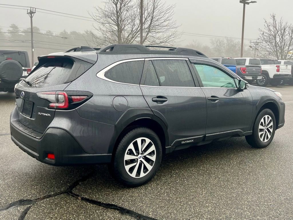 Used 2025 Subaru Outback Premium image 6