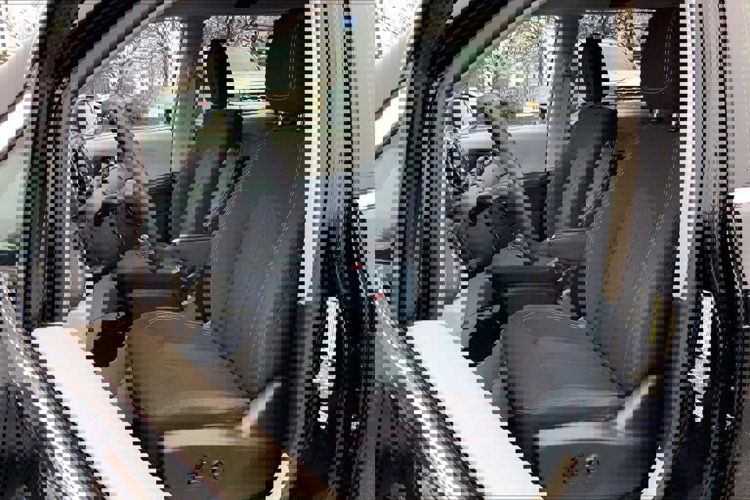 Used 2024 Chrysler Voyager LX image 20