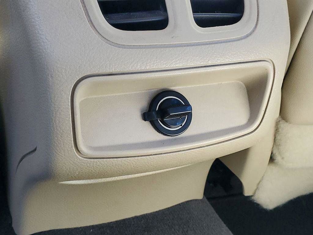 Used 2013 Ford Taurus SEL image 25
