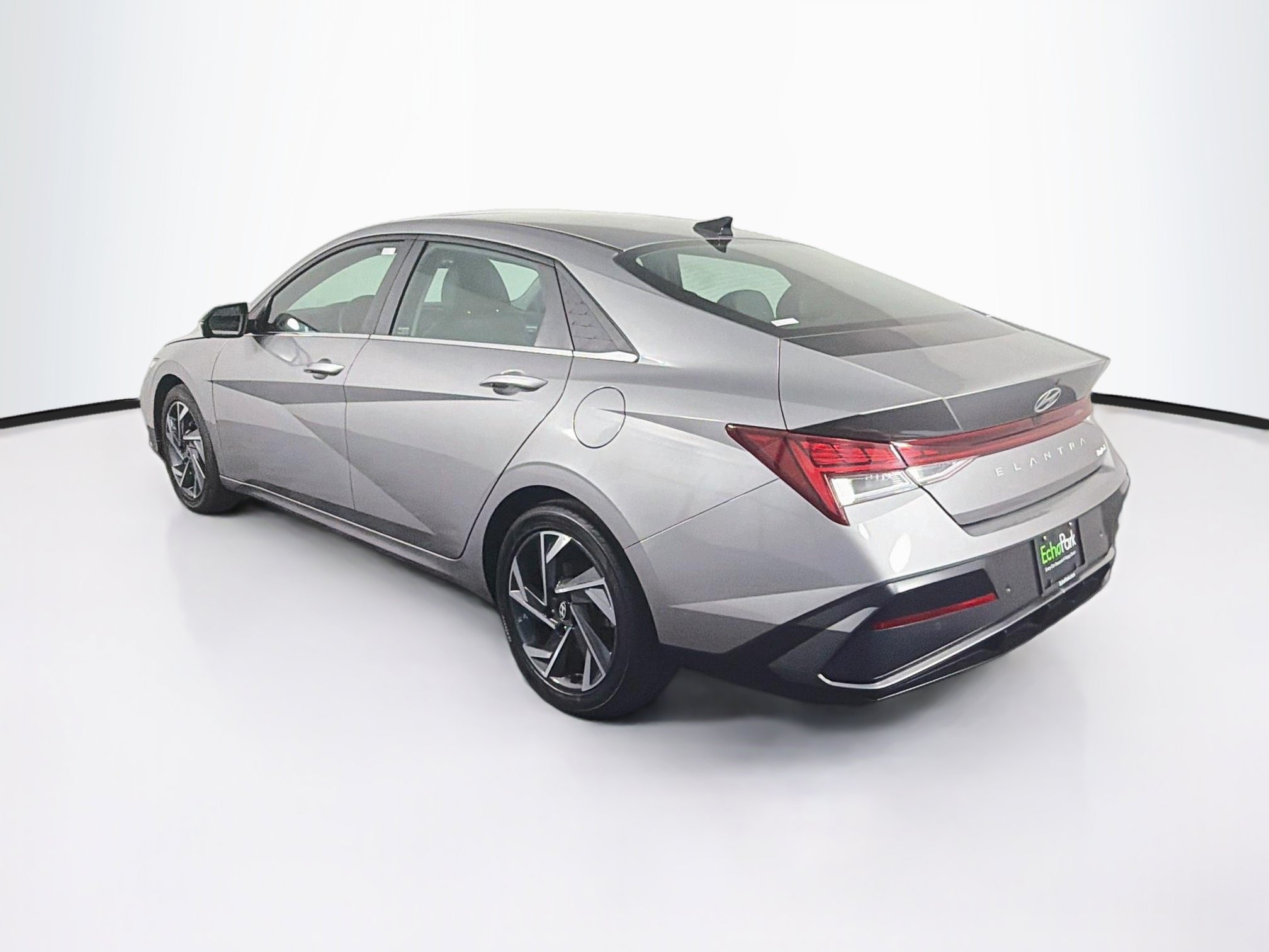 Used 2024 Hyundai Elantra Limited FWD image 5