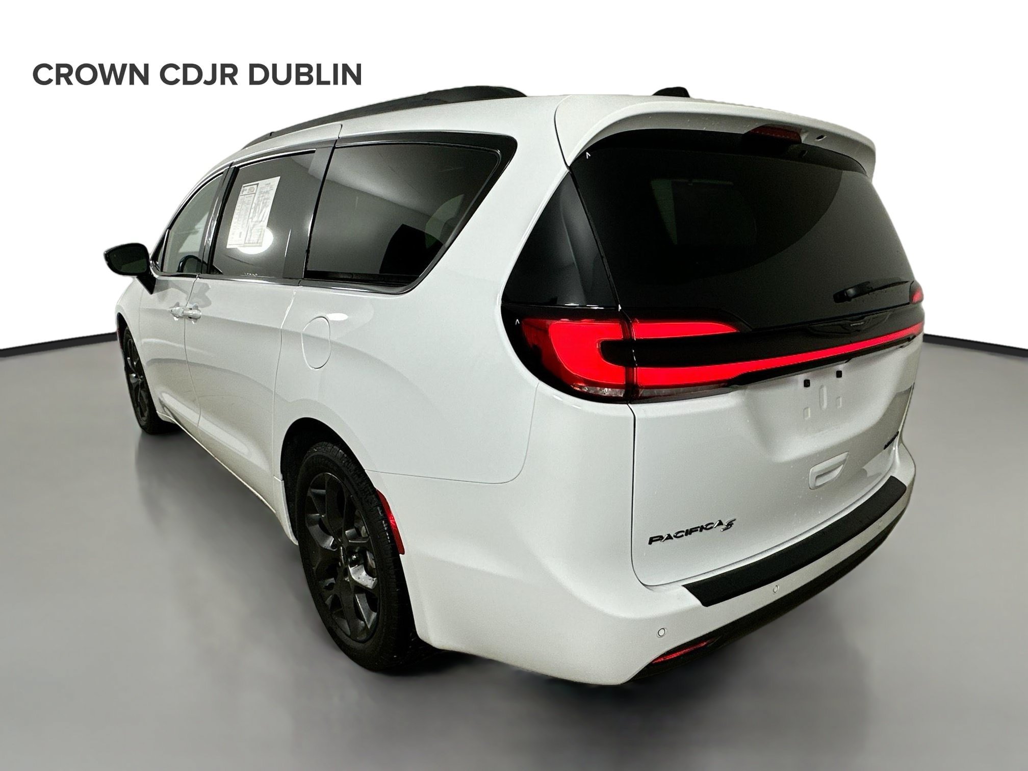 Used 2025 Chrysler Pacifica Limited FWD image 7