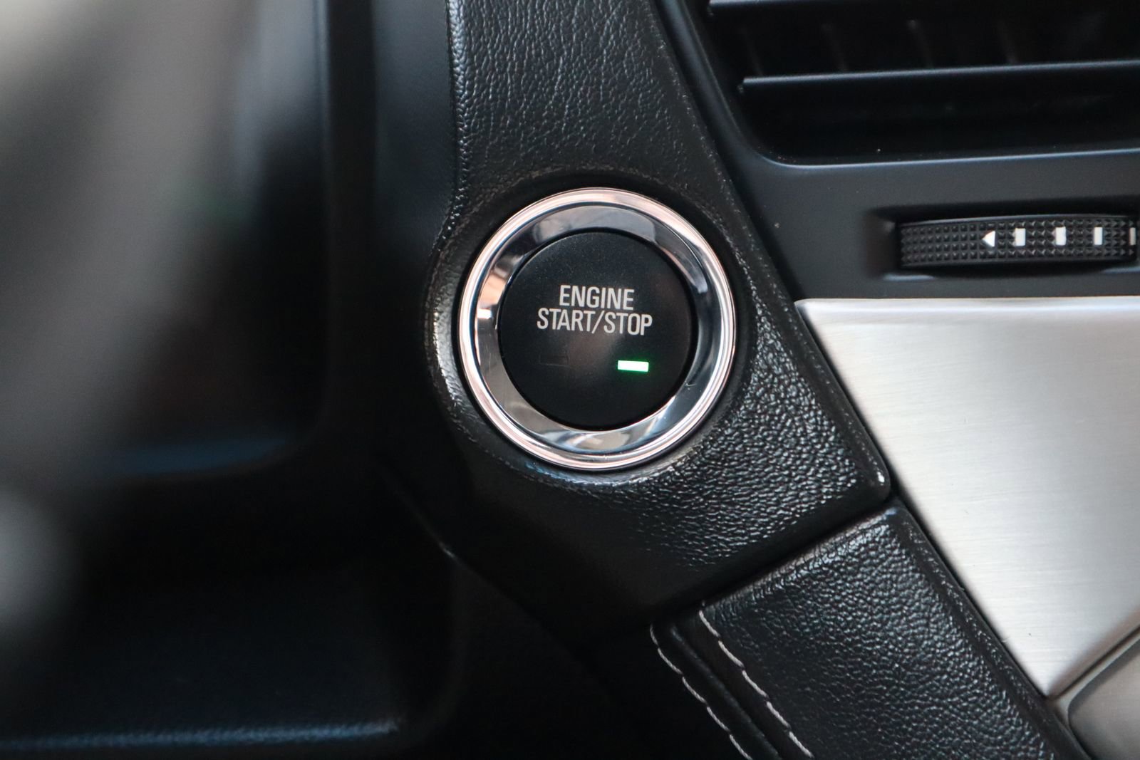 Used 2019 GMC Yukon Denali RWD image 40