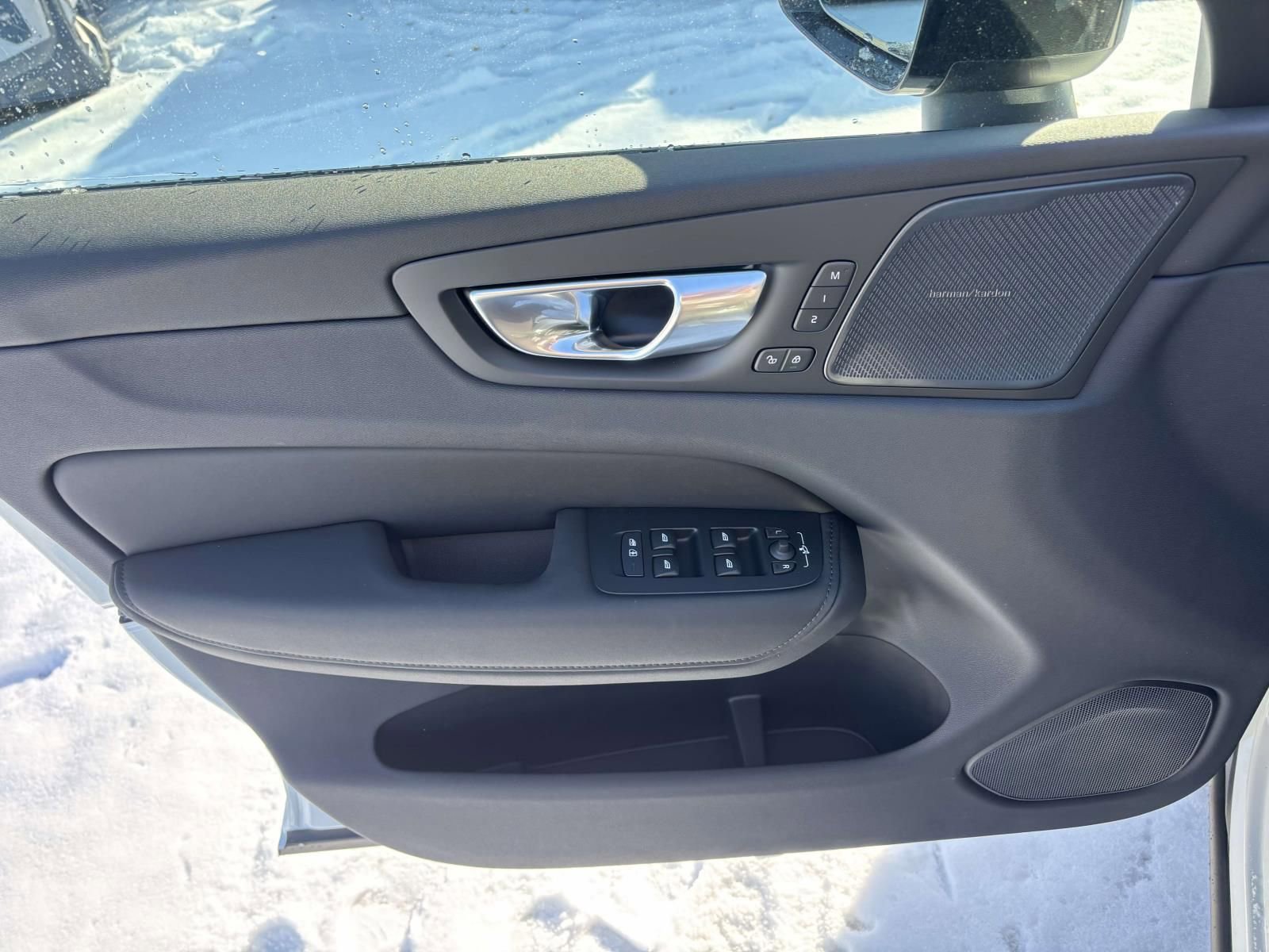 New 2026 Volvo XC60 T8 Ultra w/ Protection Package Premier image 11